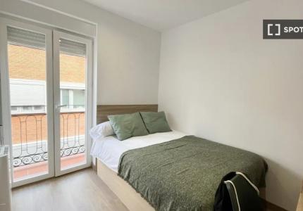 Habitación en piso de 10 habitaciones en San Diego, Madrid
