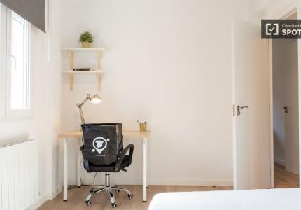 Se alquila habitación en piso de 4 habitaciones en Latina, Madrid