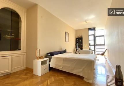 Habitación en piso compartido de 5 habitaciones en alquiler, Palacio, Madrid