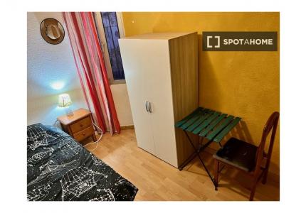 Habitación en piso compartido en alquiler en San Pedro, Córdoba.