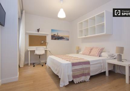 Habitación amueblada en piso compartido en Alcalá de Henares