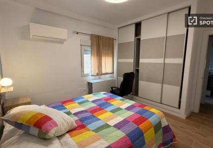 Se alquila habitación en piso compartido en La Unión, Málaga.
