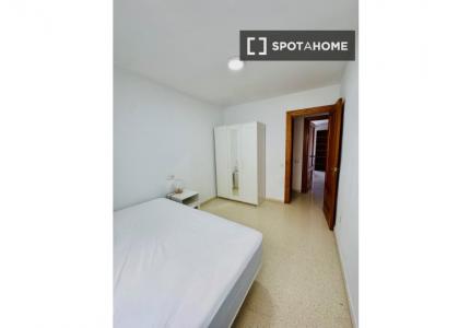 Habitación en piso compartido en Almería