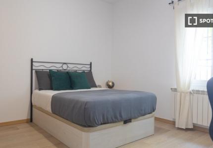 Habitación en piso compartido en Campamento, Madrid.