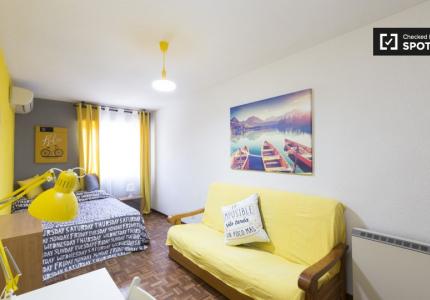 Habitación en piso compartido, 5 habitaciones, Alcalá de Henares