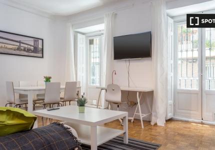Apartamento de 1 dormitorio en alquiler en Cortes, Madrid