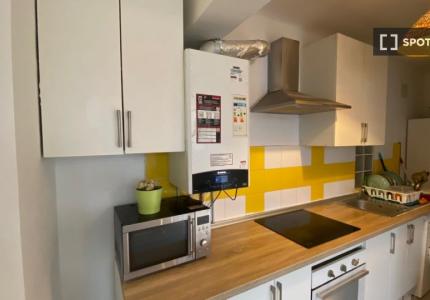 Se alquilan habitaciones en apartamento de 3 dormitorios en Madrid