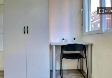 Se alquila habitación en piso compartido en Madrid