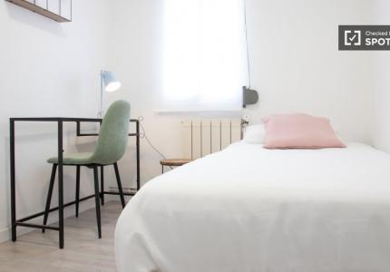 Habitación en piso compartido en alquiler en Numancia, Madrid.