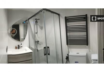 Se alquila habitación en piso de 4 habitaciones en alquiler en Salamanca