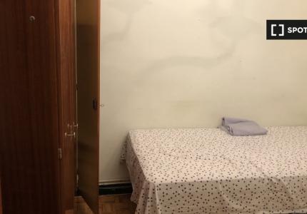 Habitación en piso compartido en madrid.