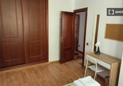 Se alquila habitación en piso compartido en Cruz del Humilladero, Málaga
