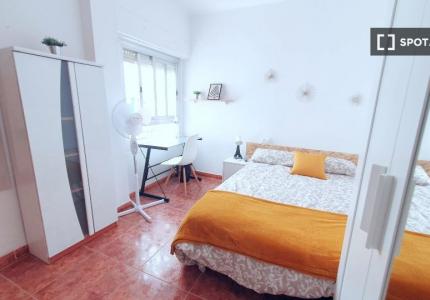 Habitación en piso compartido de 5 habitaciones, Aiora, Valencia.