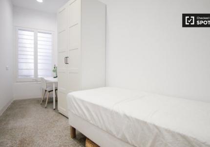 Habitación cómoda en alquiler, apartamento de 9 habitaciones, Prat de LLobregat