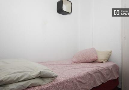 Alquiler de habitaciones en piso de 9 dormitorios en Centro