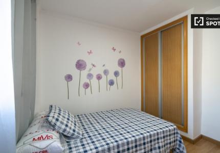 Habitaciones para alquilar en apartamento de 3 dormitorios en Valencia