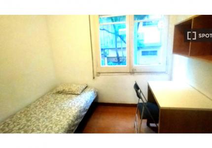 Habitación individual en piso compartido de 9 habitaciones