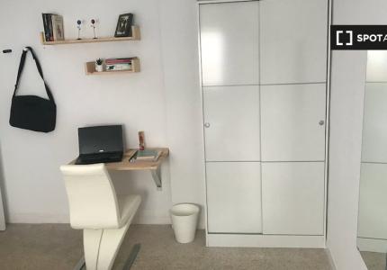 Habitación en un piso compartido de 3 habitaciones en Salamanca.