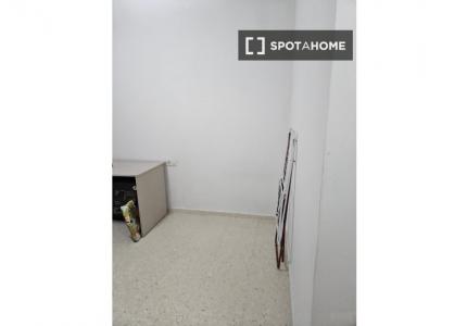 Habitación en piso compartido en alquiler en La Calzada, Sevilla