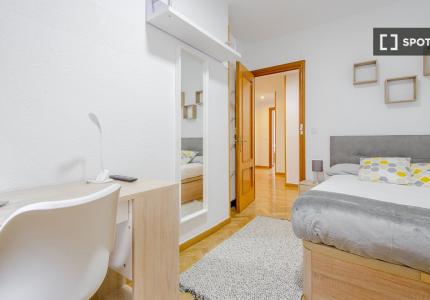 Habitación en piso de 5 habitaciones en Guindalera, Madrid