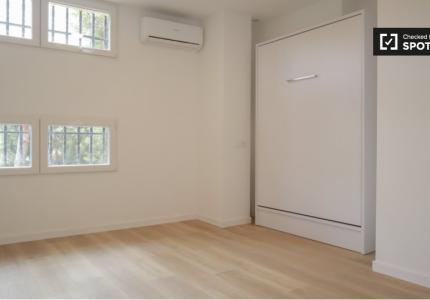 Habitación en piso compartido en alquiler en Lucero, Madrid