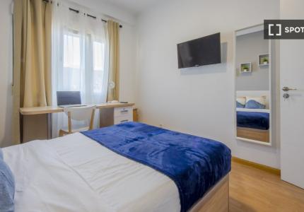 Habitación en piso compartido en alquiler en Vallehermoso, Madrid.