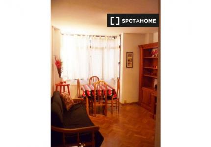 Habitación en un piso compartido en San Diego, Madrid.