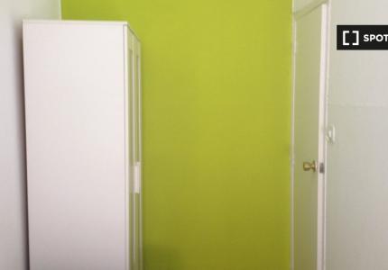 Habitación en apartamento de 9 habitaciones en Malasaña, Madrid