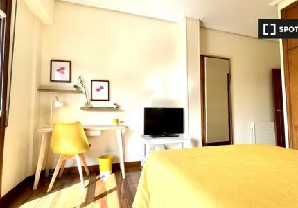 Se alquila habitación en piso de 5 habitaciones en Bilbao