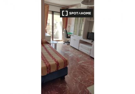 Alquiler de habitaciones en piso de 4 dormitorios en Almería