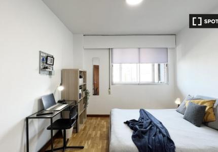 Se alquila habitación en Cuatro Caminos, Madrid