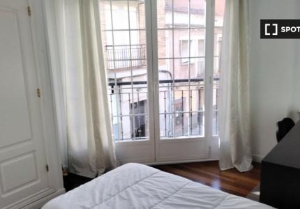 Se alquila habitación en piso de 3 habitaciones en Leganés, Madrid