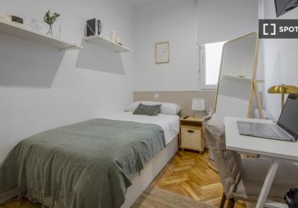 Habitación en piso compartido en alquiler en Embajadores, Madrid