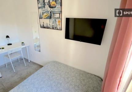 Habitación en piso compartido en alquiler en La Palmilla, Sevilla.