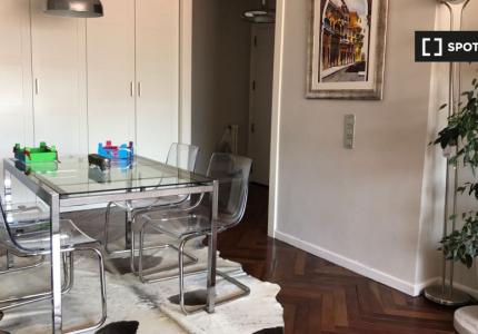 Piso de 4 habitaciones en alquiler en Abando, Bilbao.