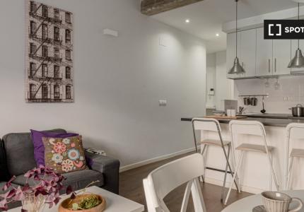 Piso de 3 habitaciones en Cuatro Caminos, Madrid.