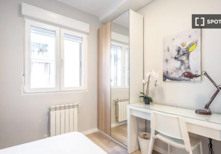 Habitación en piso compartido en alquiler en Numancia, Madrid.