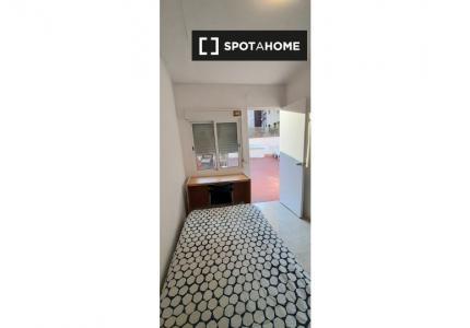 Acogedora habitación en un apartamento de 10 habitaciones en Les Corts, Barcelona