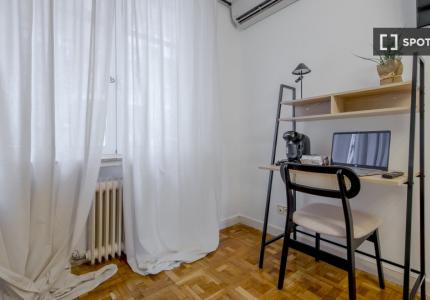 Se alquila habitación en apartamento de 9 dormitorios en Chamberí, Madrid