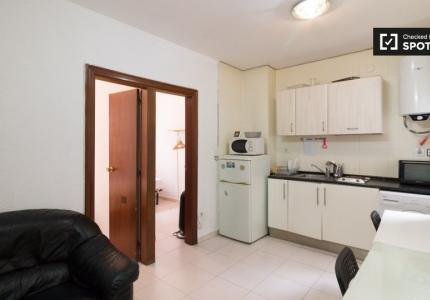 Piso de 2 habitaciones en alquiler en El Raval, Barcelona.