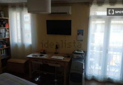 Habitación en piso de 3 habitaciones en alquiler en Arrancapins, Valencia