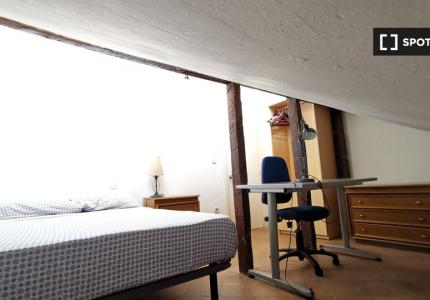 Habitaciones en alquiler en apartamento de 5 dormitorios en Alcalá De Henares.