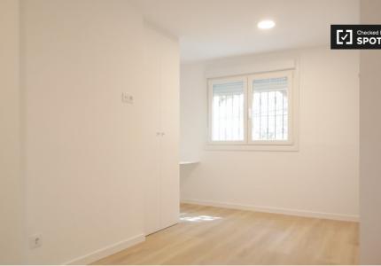 Habitación en piso compartido en alquiler en Lucero, Madrid