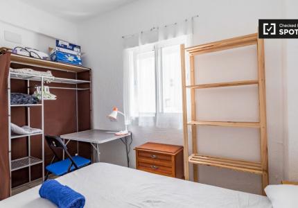 Habitación en apartamento de 3 dormitorios en Poblats Marítims, Valencia