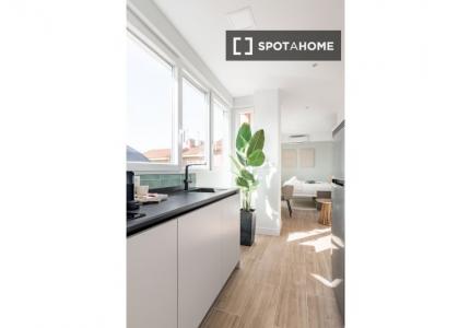 Estudio en alquiler en San Juan Bautista, Madrid