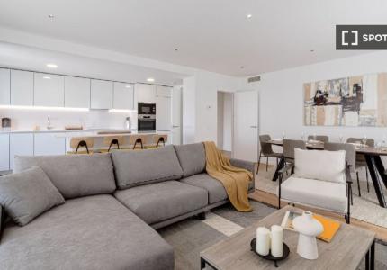 Piso de 3 dormitorios en alquiler en Valdefuentes, Madrid