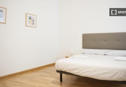 Piso de 4 habitaciones en alquiler en Sol, Madrid.