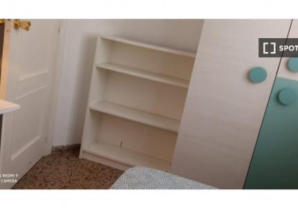 Habitación en piso compartido de 5 habitaciones en Favara, Valencia