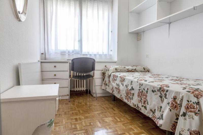 towel and bed linens/sheets service residencia universitaria femenina camon madrid