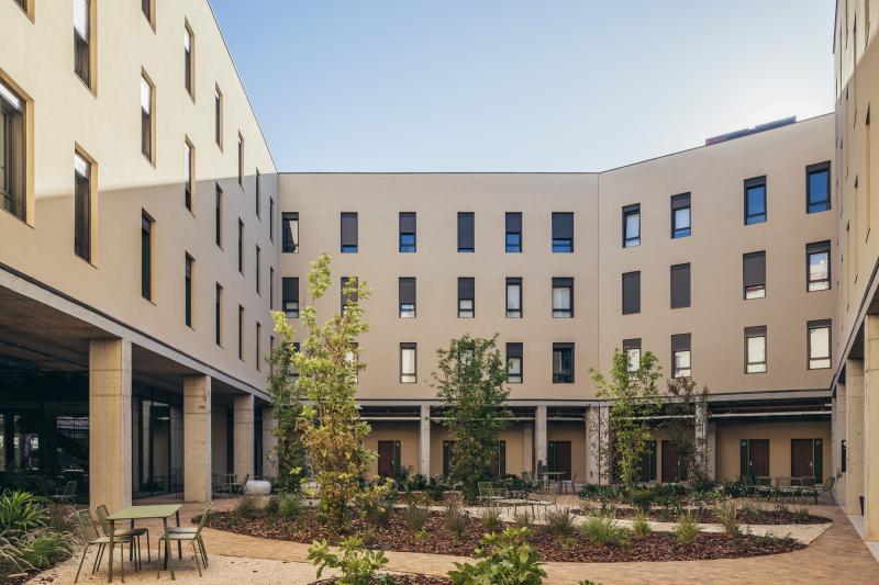 adaptado a minusválidos residencia universitaria yugo alba viu cerdanyola del vallès